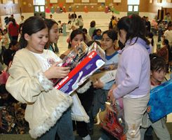 Rotary Club of Hispano-Latinos and Murray Rotary Club Foundation join forces to provide toys, clothes for children