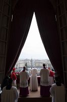 In Christmas blessing, pope prays for peace