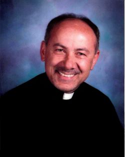 El Padre Francisco Pires regresa a Logan